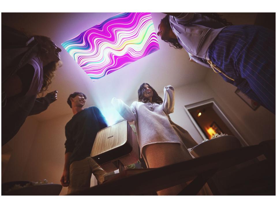 Projetor Portátil com Suporte Ajustável Smart Epson Lifestudio Flex Plus 4K PRO-UHD EF-72K Som Bose Google TV Wi-Fi Madeira Nobre - 3