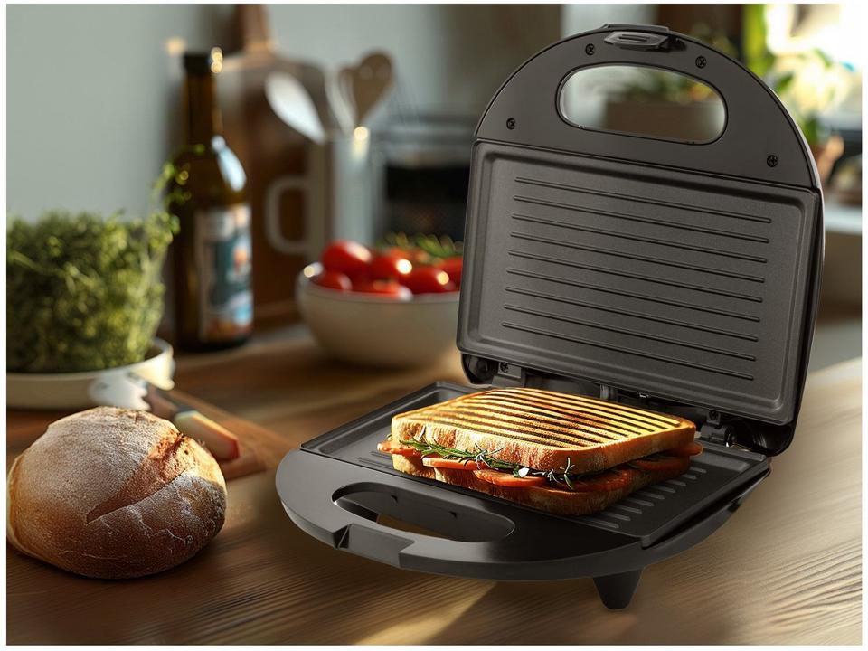 Sanduicheira Grill Britânia Preto e Cinza 750W Antiaderente Crome - 1