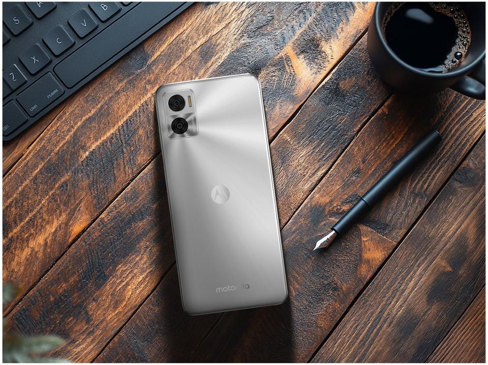Smartphone Motorola Moto E22 32GB Branco 4G 2GB RAM 6,5” Câm. Dupla + Selfie 5MP Dual Chi - 4