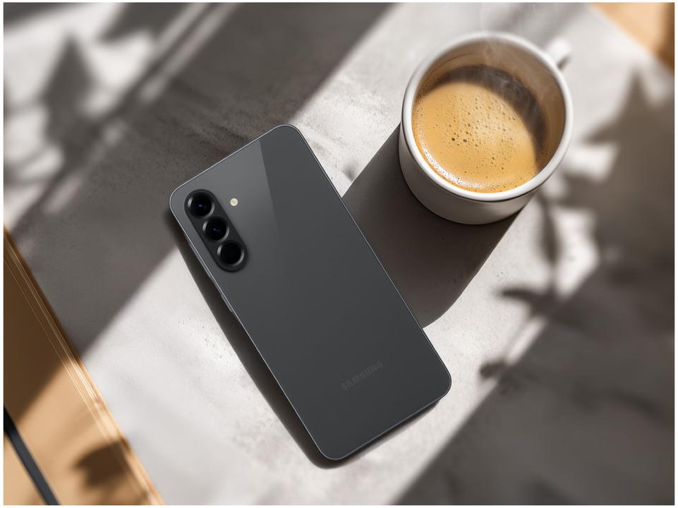 Smartphone Samsung Galaxy A56 256GB 5G 8GB RAM Preto 6,7" Câm. Tripla + Selfie 12MP - 12