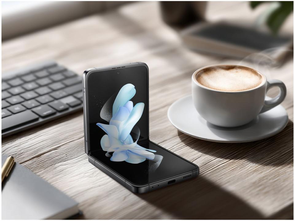Smartphone Samsung Galaxy Z Flip4 128GB Preto 5G Octa-Core 8GB RAM Câm. Dupla + Selfie 10MP - 4
