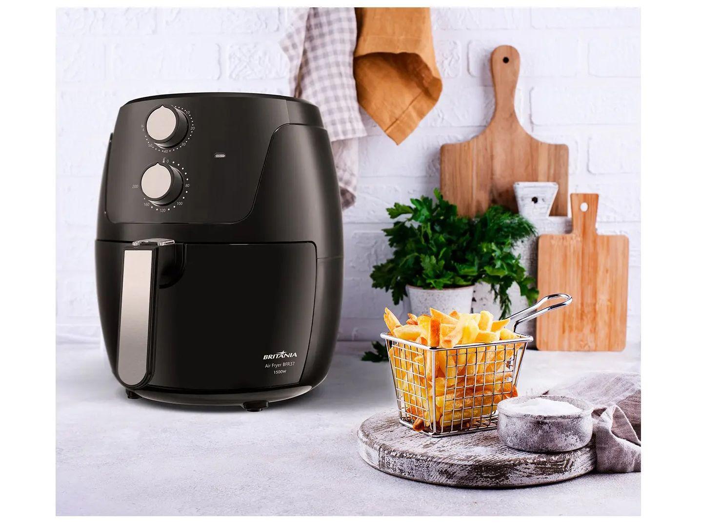 Air Fryer Britânia BFR37 – praticidade e sabor na sua cozinha: frita, grelha e assa com pouca gordura, painel digital intuitivo e capacidade ideal para refeições do dia a dia. Experimente!