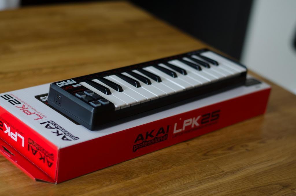 teclado controlador midi akai lpk25