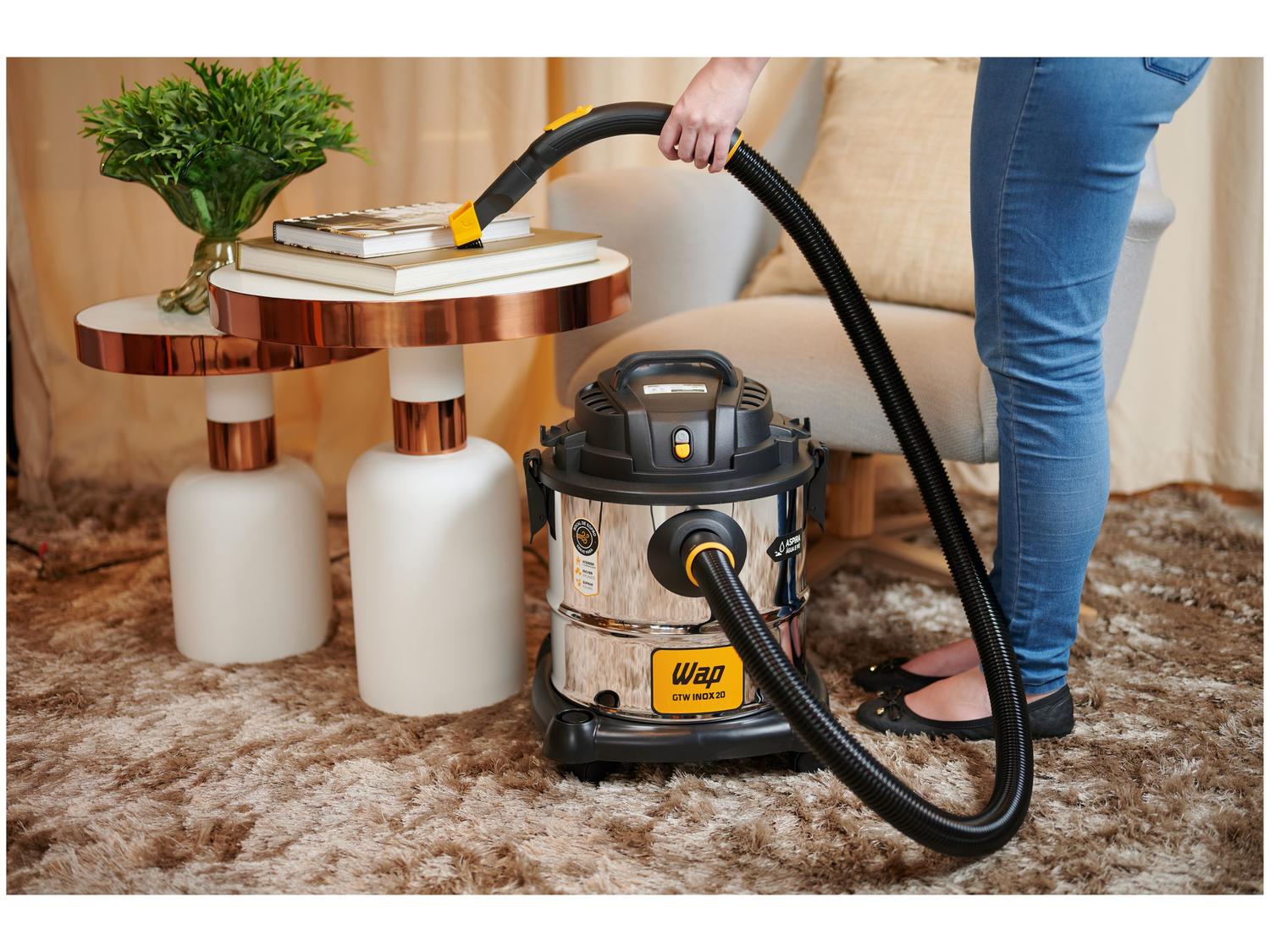 Aspirador de Pó e Água Wap GTW Inox 20 com Porta Acessórios 1600W Inox e Preto