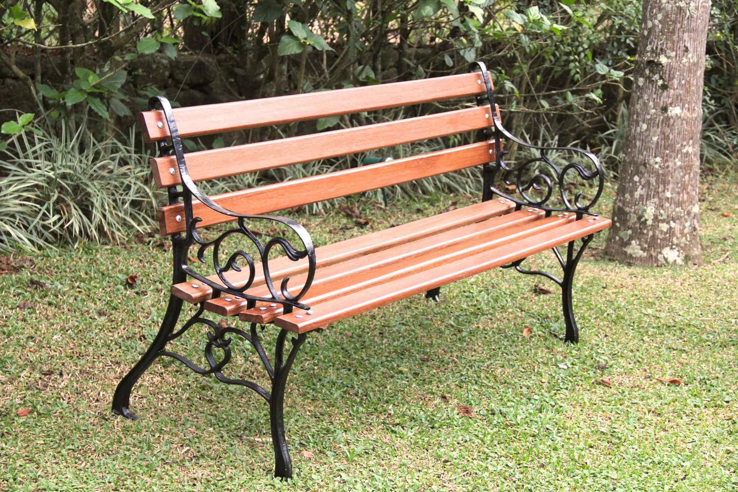 Banco de Jardim em Madeira e Pe de Ferro Frances TZP Castanho 3 Lugares Banco para Área