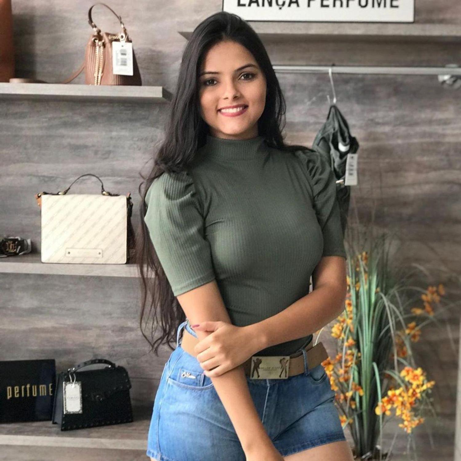 blusa gola alta com manga