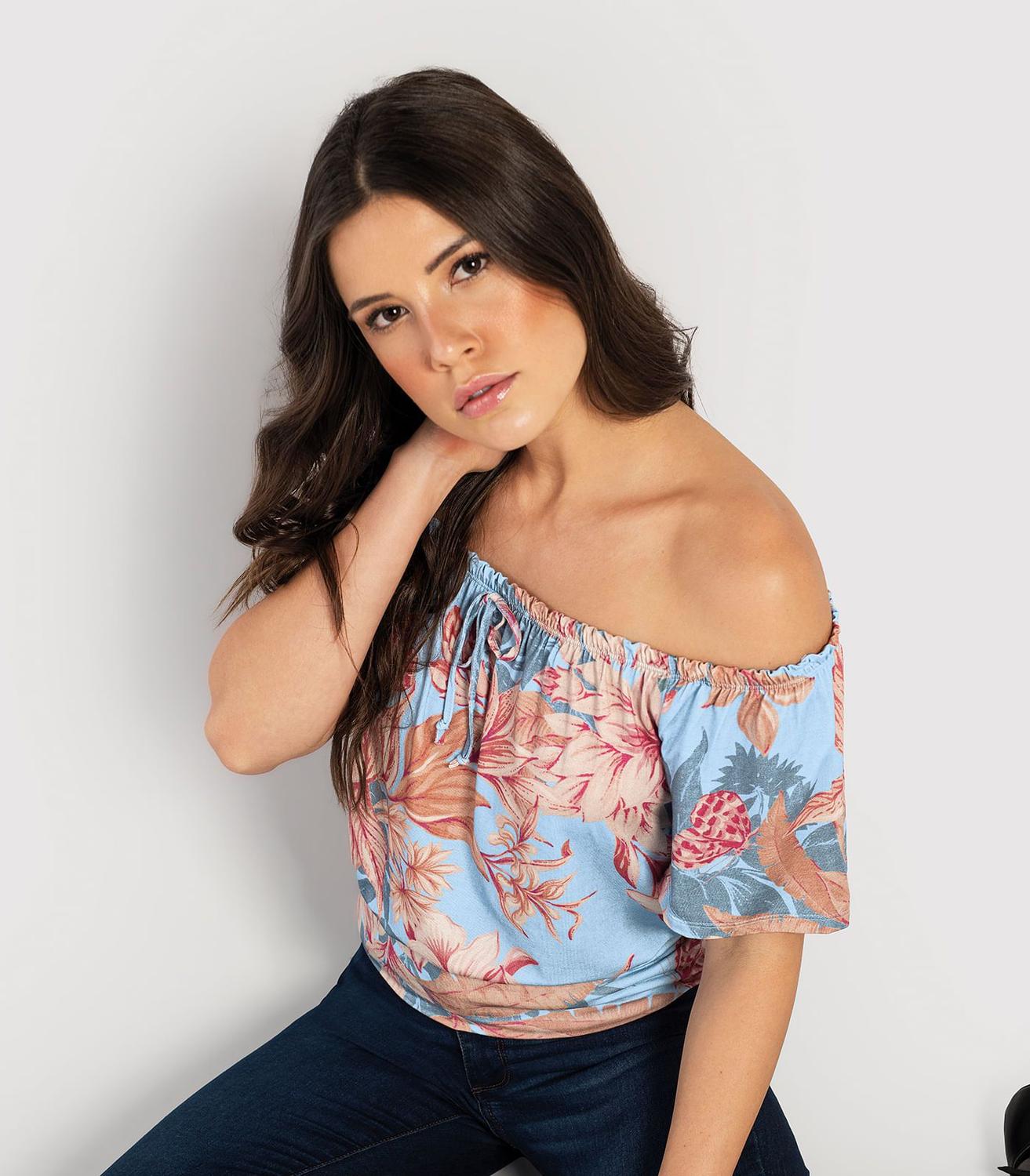 blusa azul ciganinha