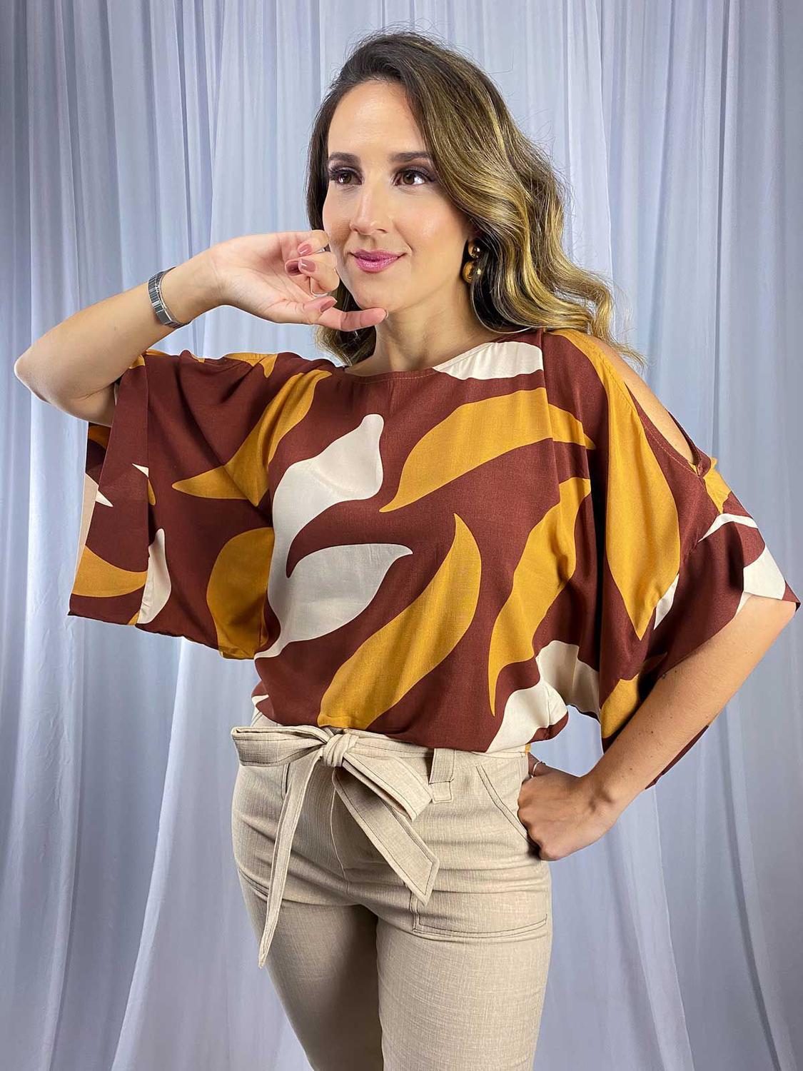 blusa larga com cinto