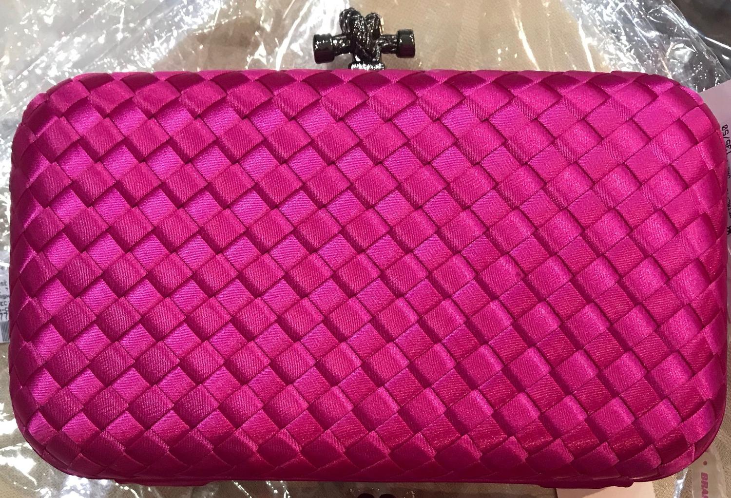 bright pink clutch bolsa
