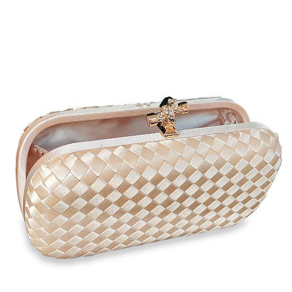 clutch trançada cetim