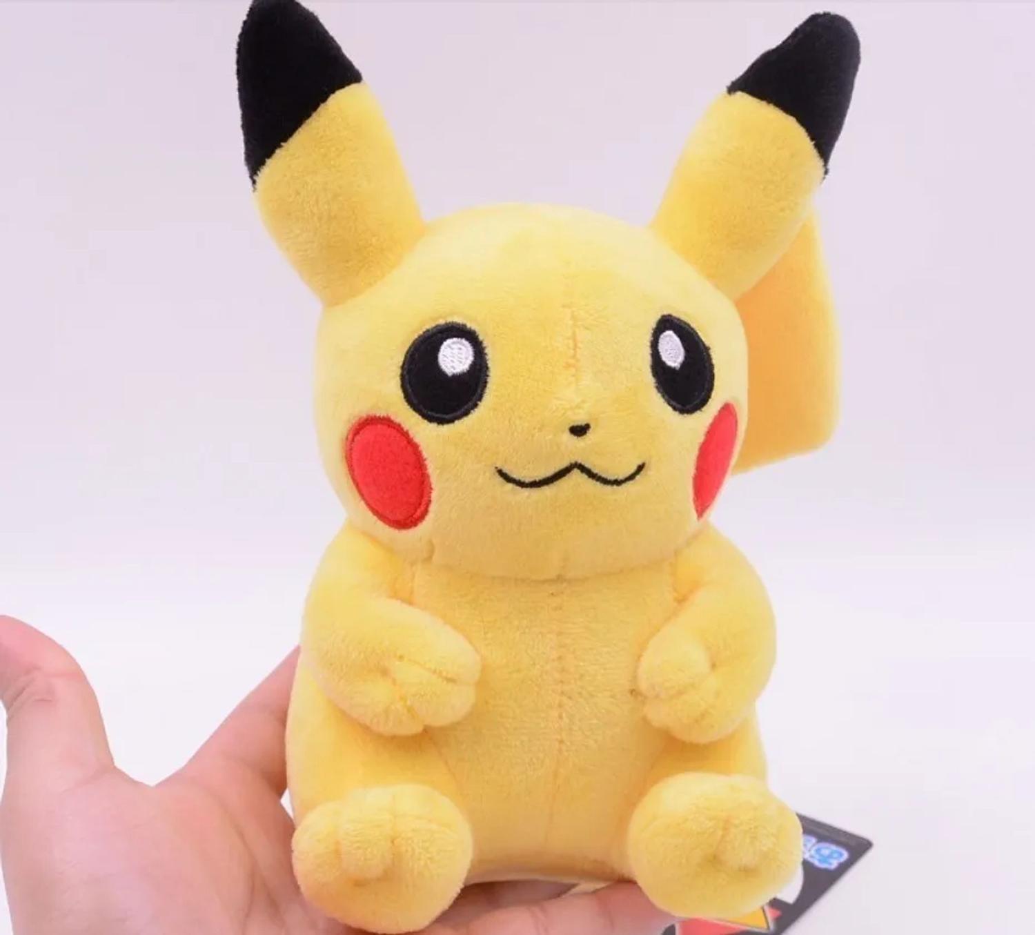 Boneco De Pelúcia Pikachu Pokemon Center Go 20cm - Pelúcia - Magazine Luiza