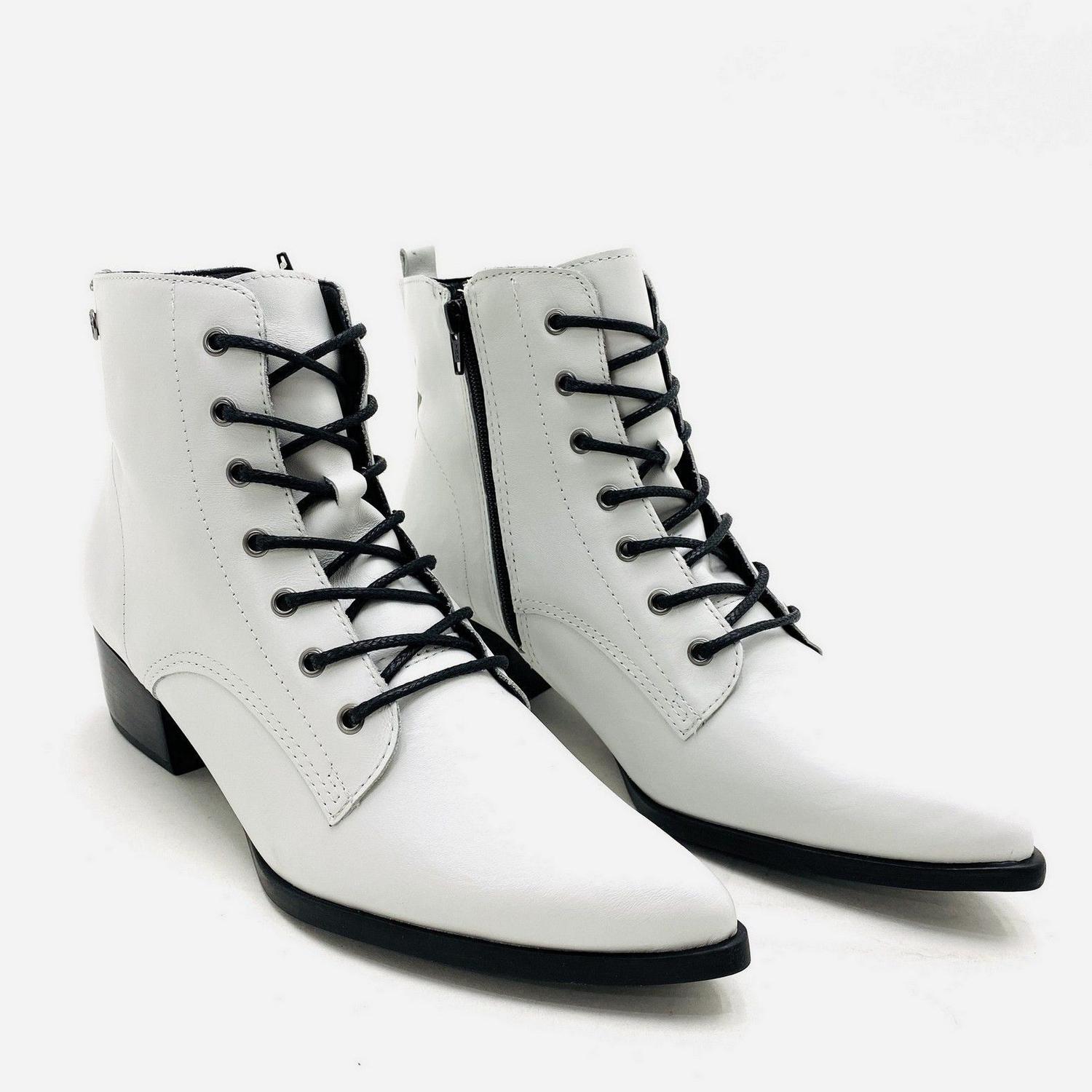 bota de couro com cadarço feminina