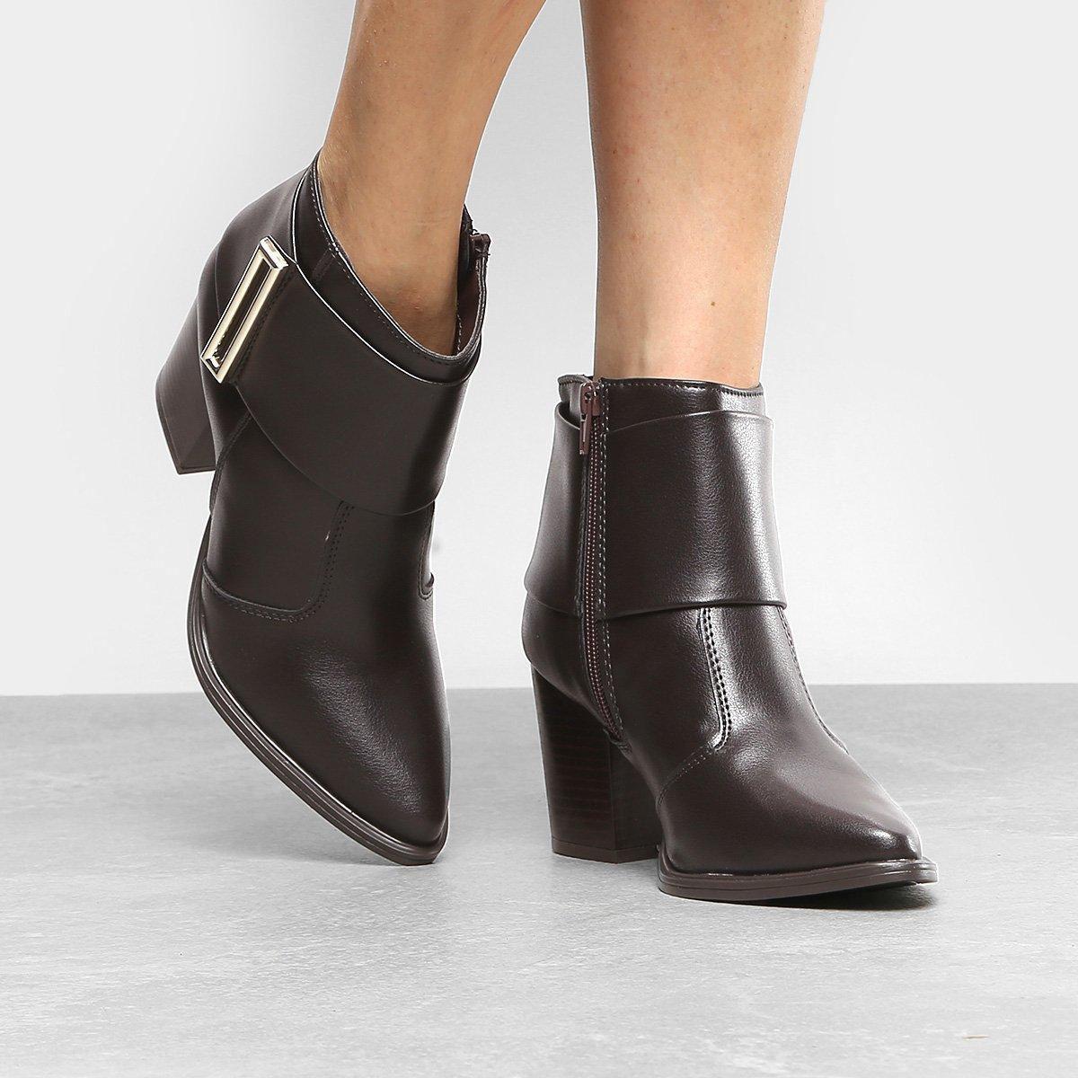 Bota Cano Curto Via Uno com Metal Feminina - Bota Feminina - Magazine Luiza