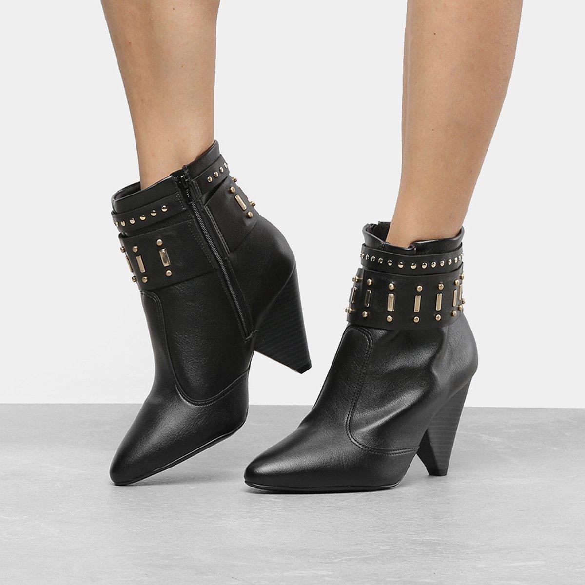 bota cano curto com tachas