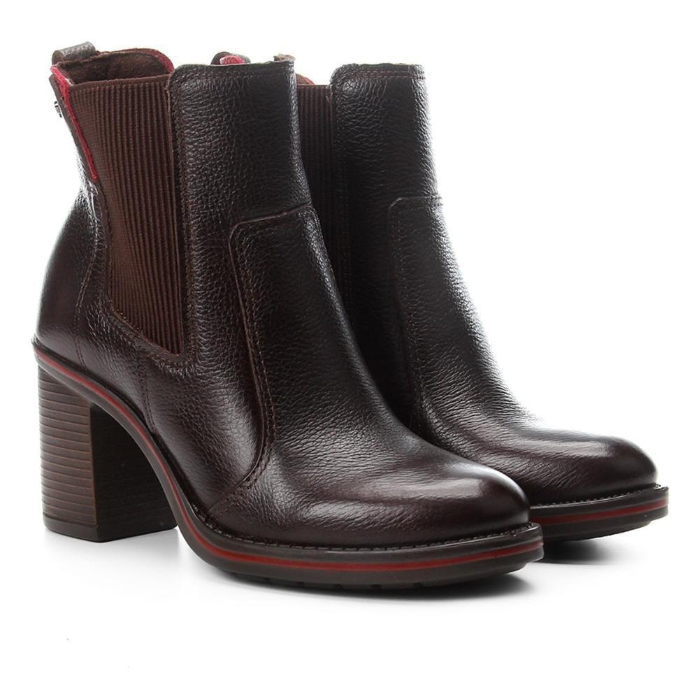 bota chelsea pegada