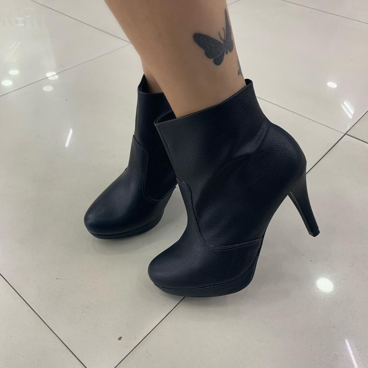 bota cano curto salto fino meia pata