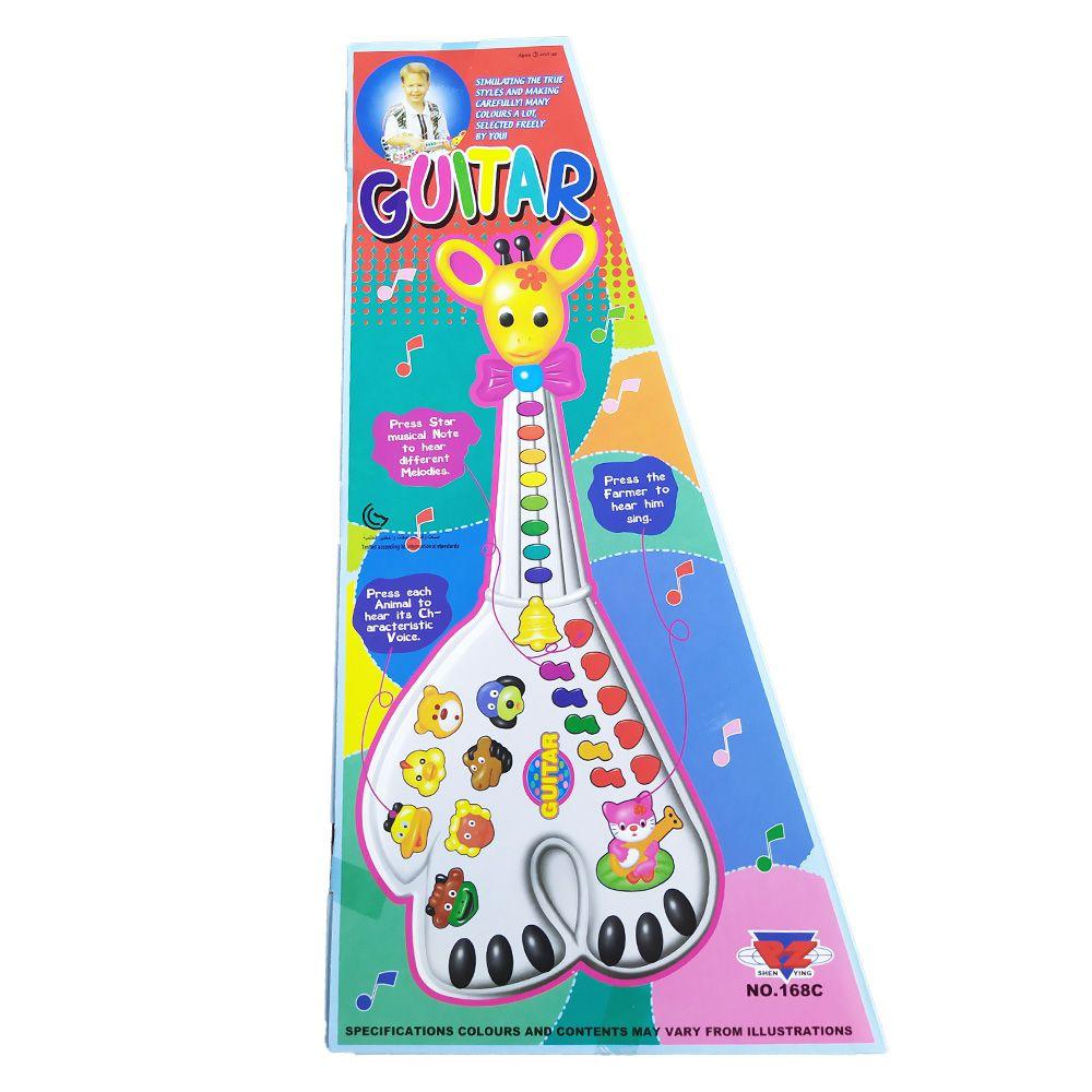 Criança Brincando com a Guitarra Musical