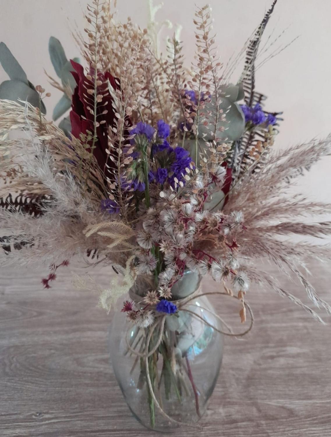 Buquê de noiva com flores desidratadas em tons de terracota,Roxo e marsala  - Artes florais - Buquê de Flor - Magazine Luiza