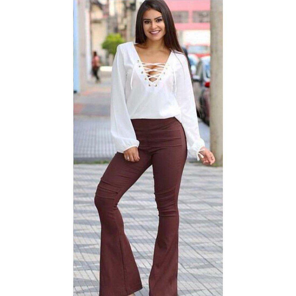 look calça flare marrom