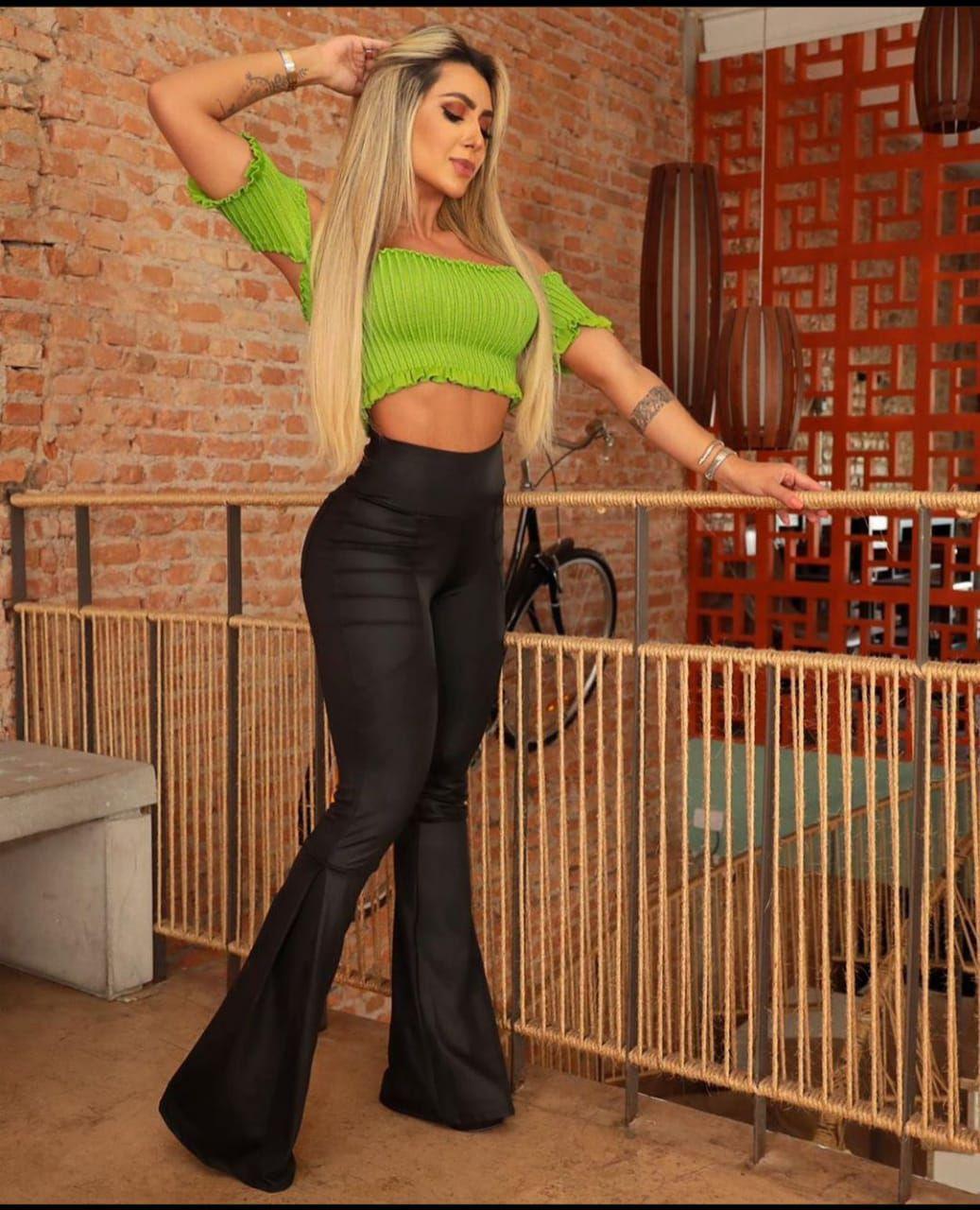 Calça Flare Cirrê Bolso Traseiro Drapeada Preta - LUDI.K - Calça Feminina -  Magazine Luiza