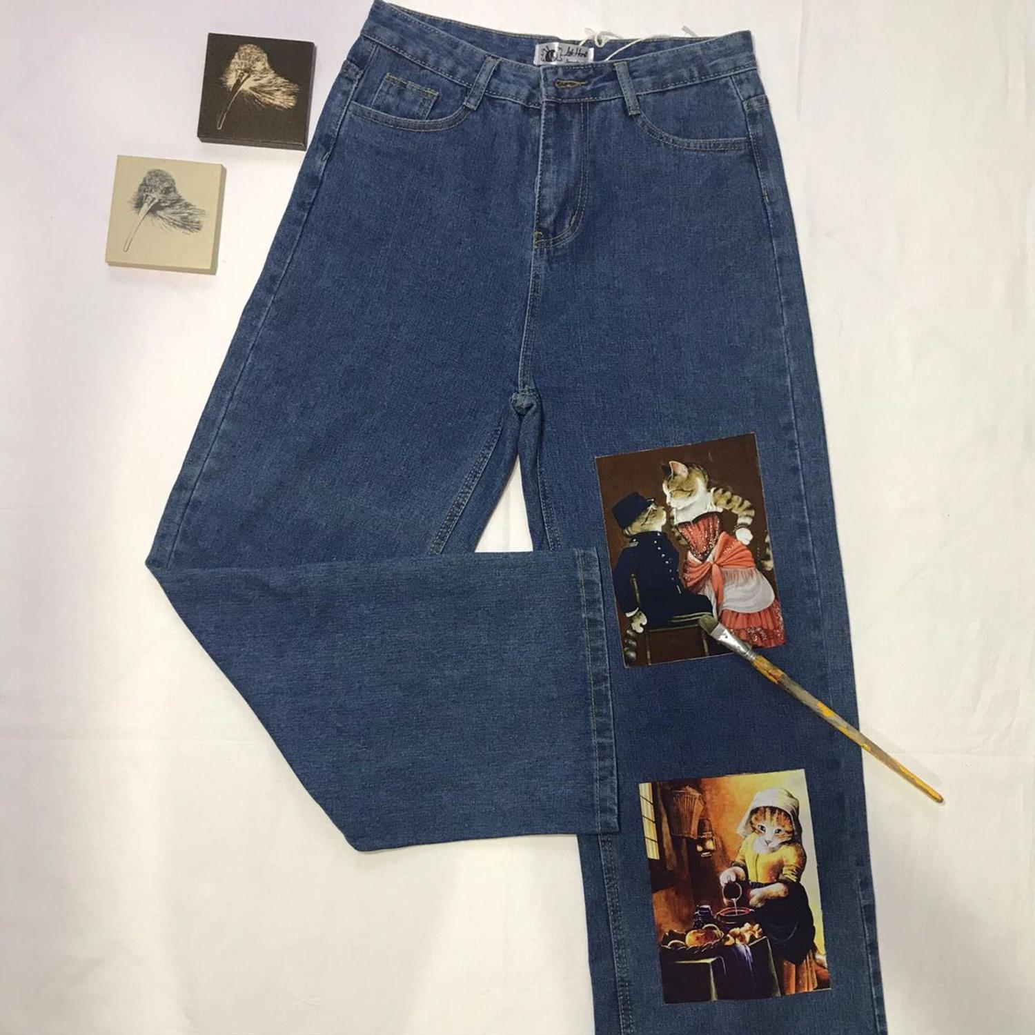 calça jeans com desenhos