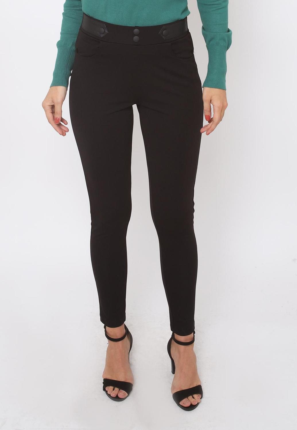 calça preta material sintetico