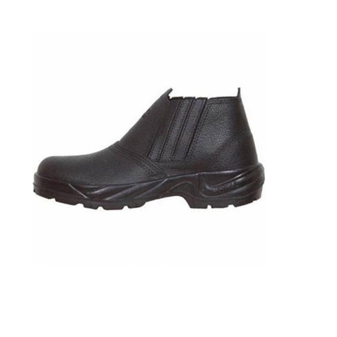 calçado tipo botina