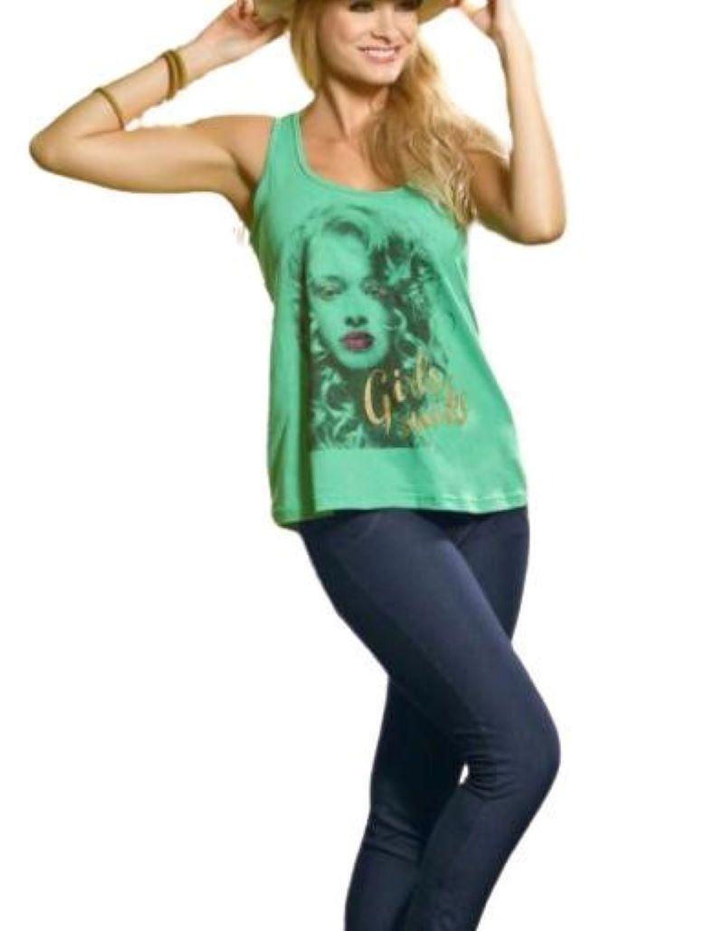 calça de malha imitando jeans