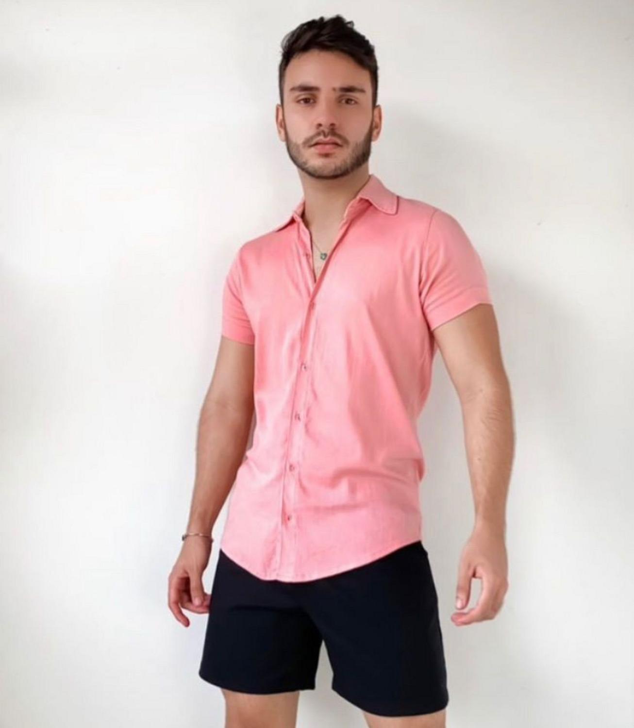 camisa rosa com bermuda