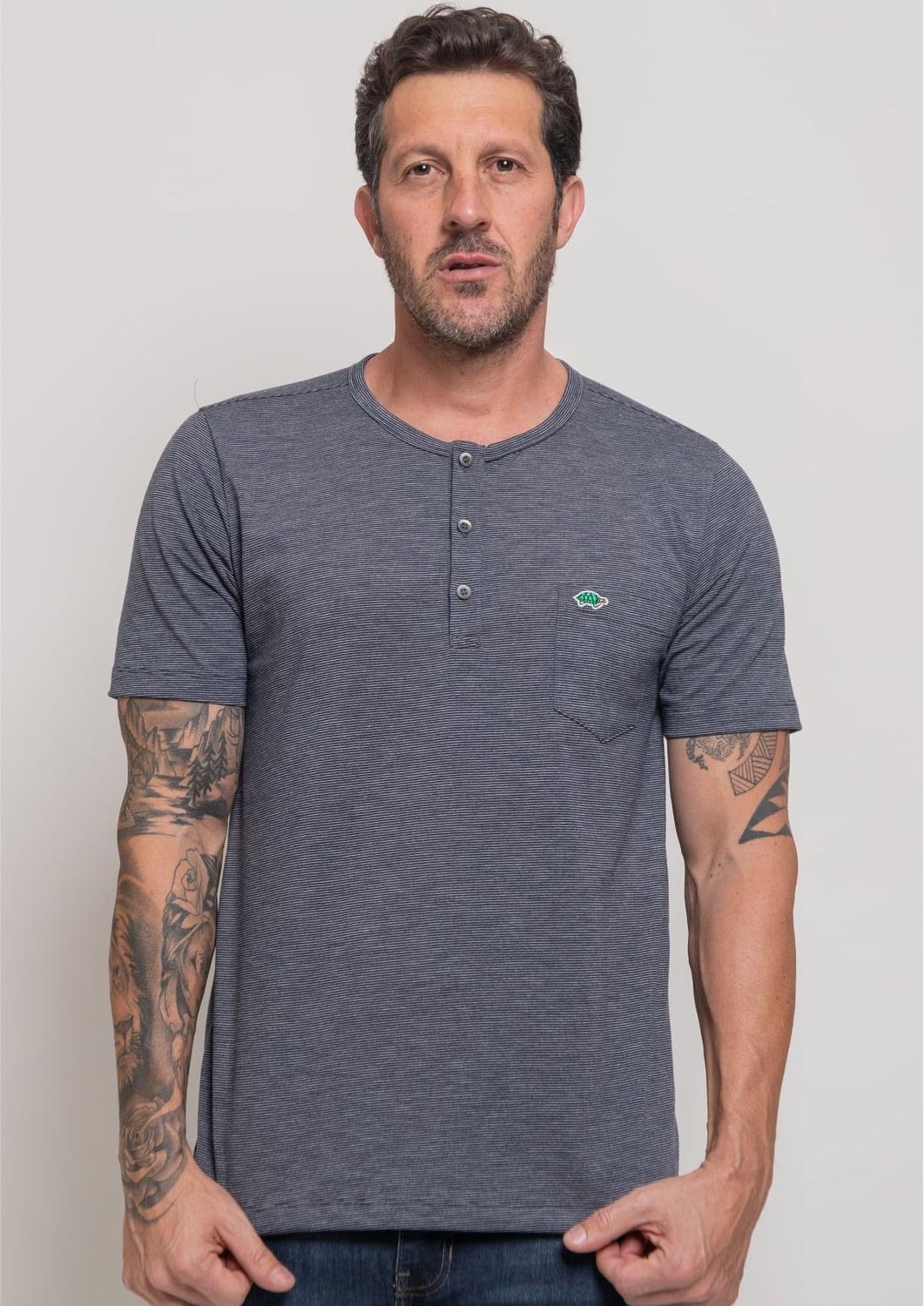 camiseta listrada azul marinho
