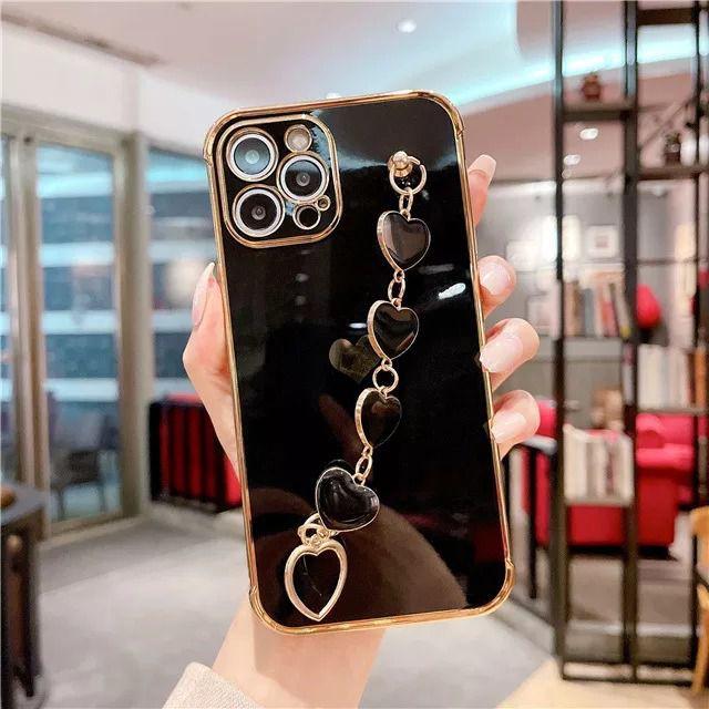 Capa Capinha iPhone 12 Pro Max / Silicone com Corrente Segurador Atras de  Coração - Preta - Silicone Case - Capinha de Celular - Magazine Luiza