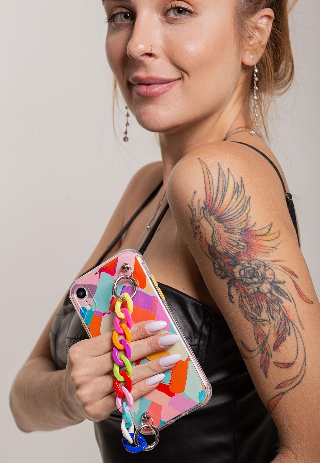 Imagem de Capa Capinha iPhone XR Colorida Grafitte Arco Iris Abstrato Alça Cordão Feminina Anti Impacto Queda Proteção de Camera
