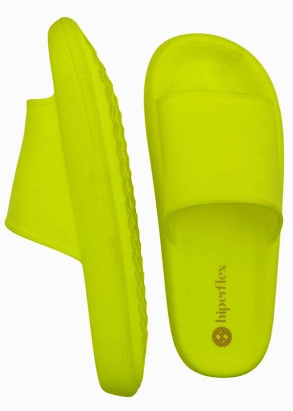 adidas distribuindo calçados