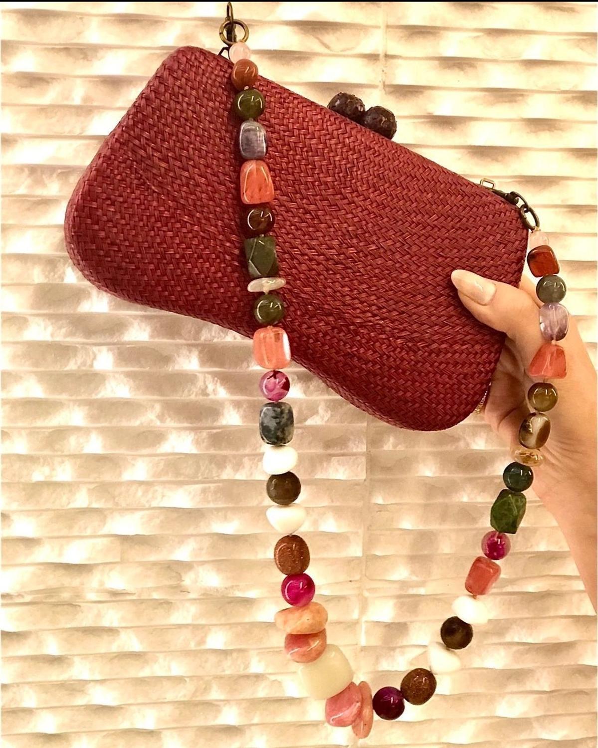 clutch pedras coloridas