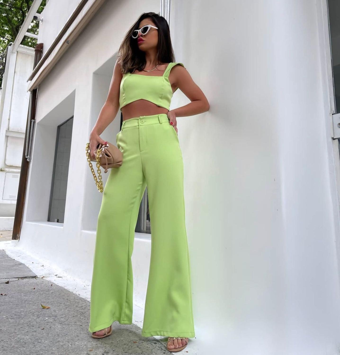 Conjunto cropped com calça wide leg 