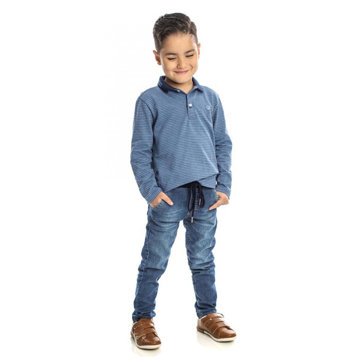 calça jeans e camisa polo