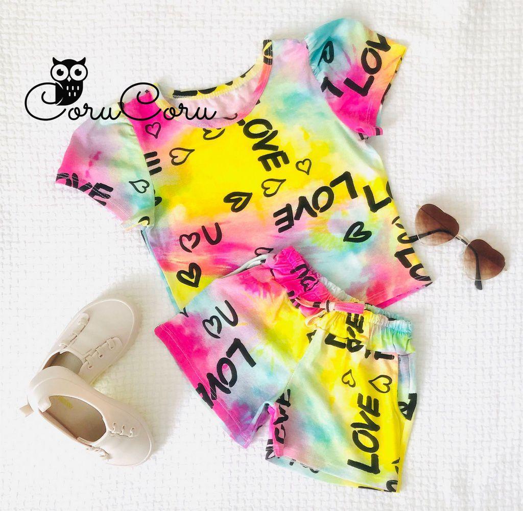 Conjunto de short e blusa colorida clearance