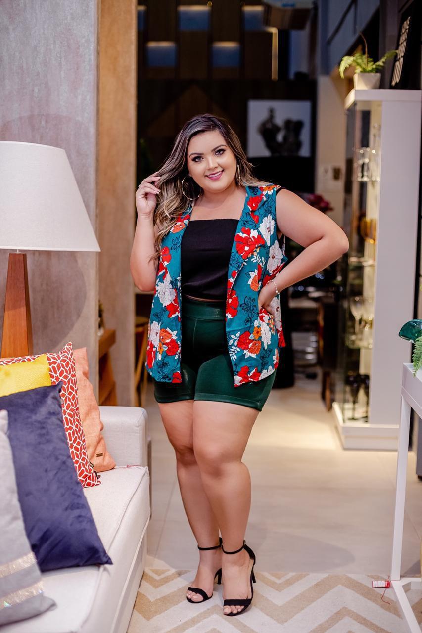 conjunto de shorts e blusa plus size