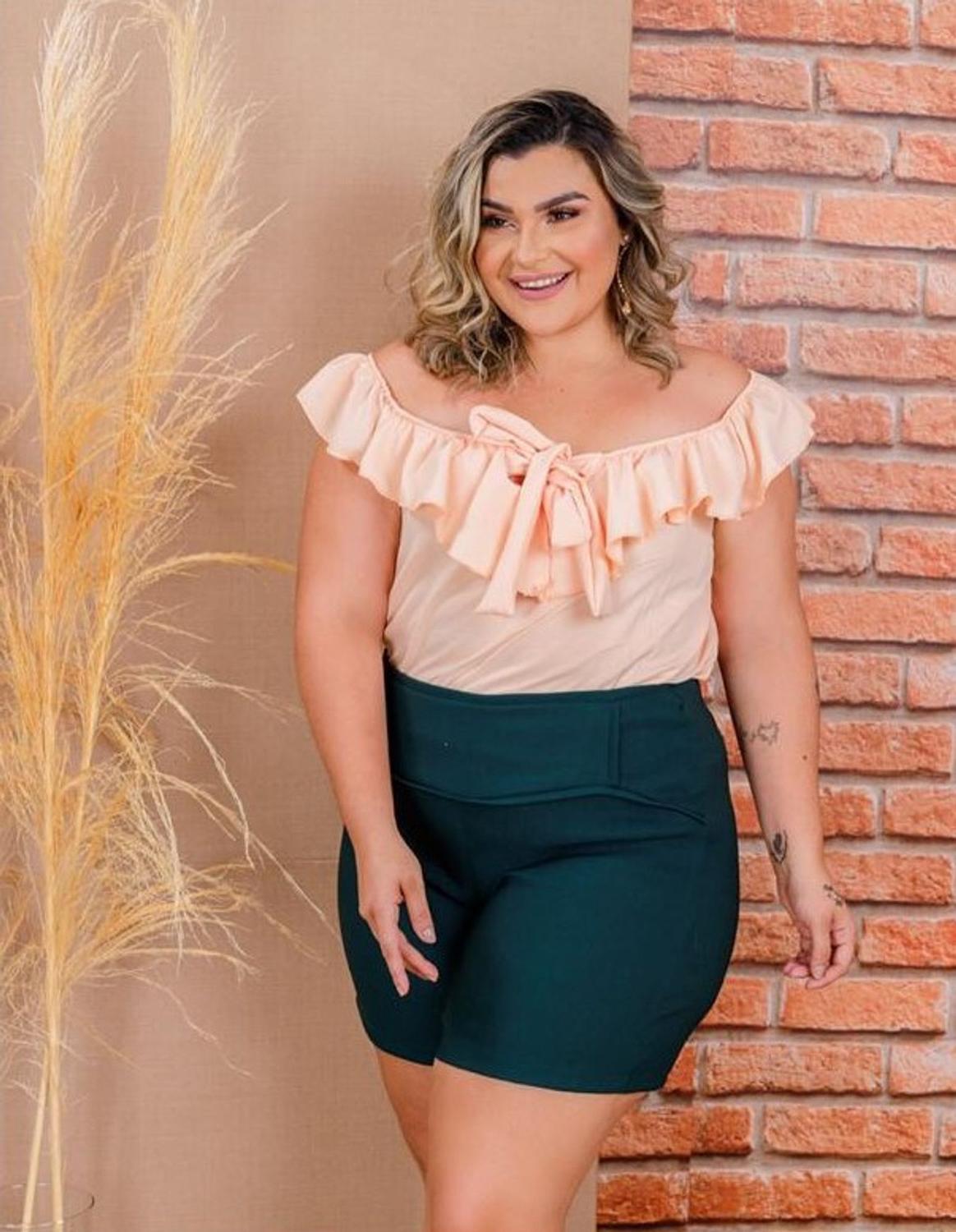 conjunto plus size short e blusa