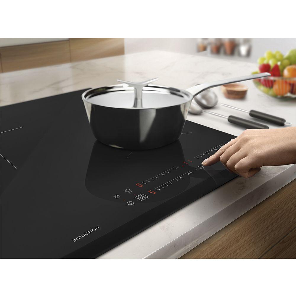 Cooktop de Indução 4 Zonas com Unicook Flexível Preto Electrolux (IE8FB