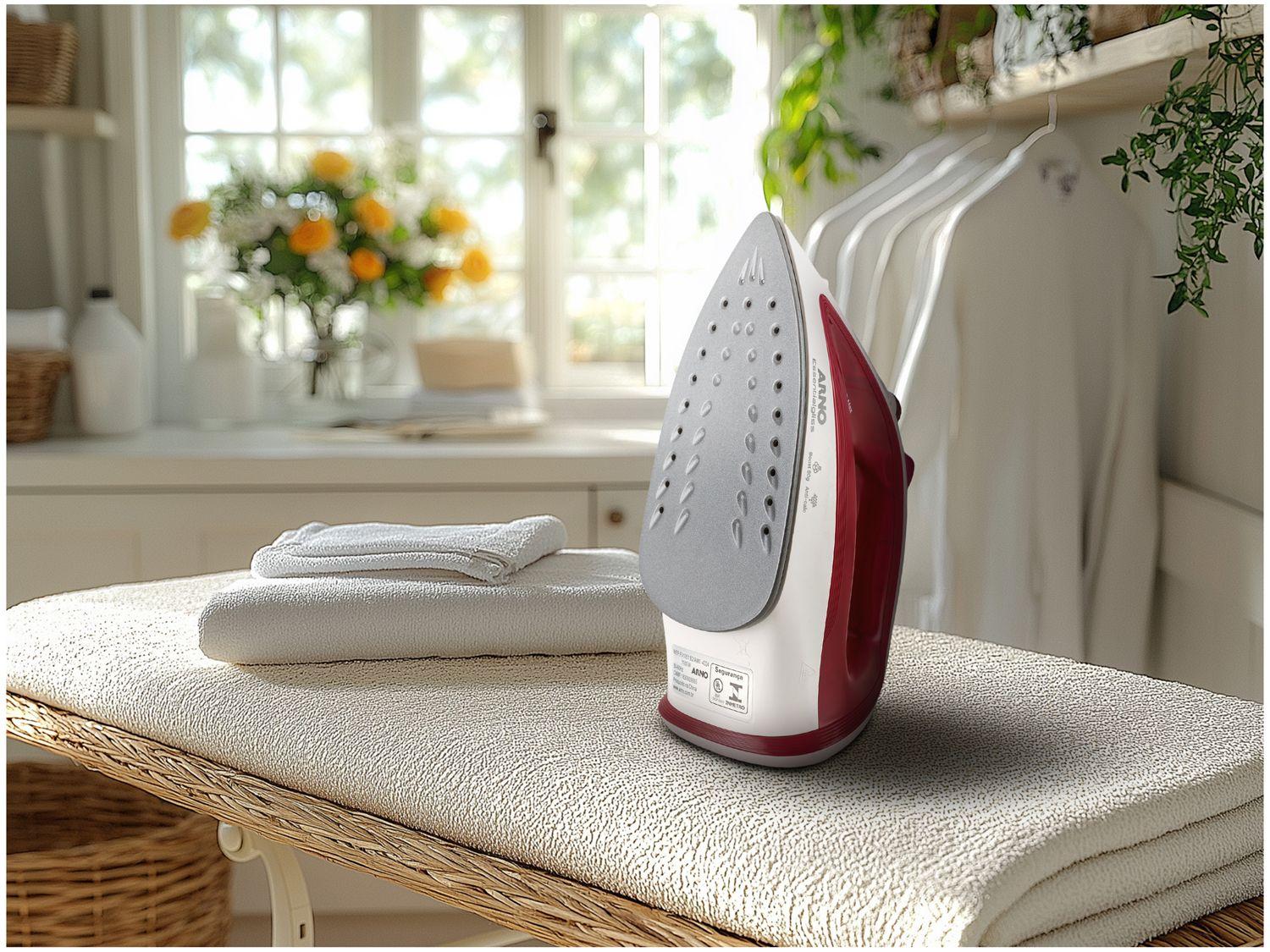 Ferro de Passar Roupa a Vapor Arno Essentialgliss Rosa e Branco