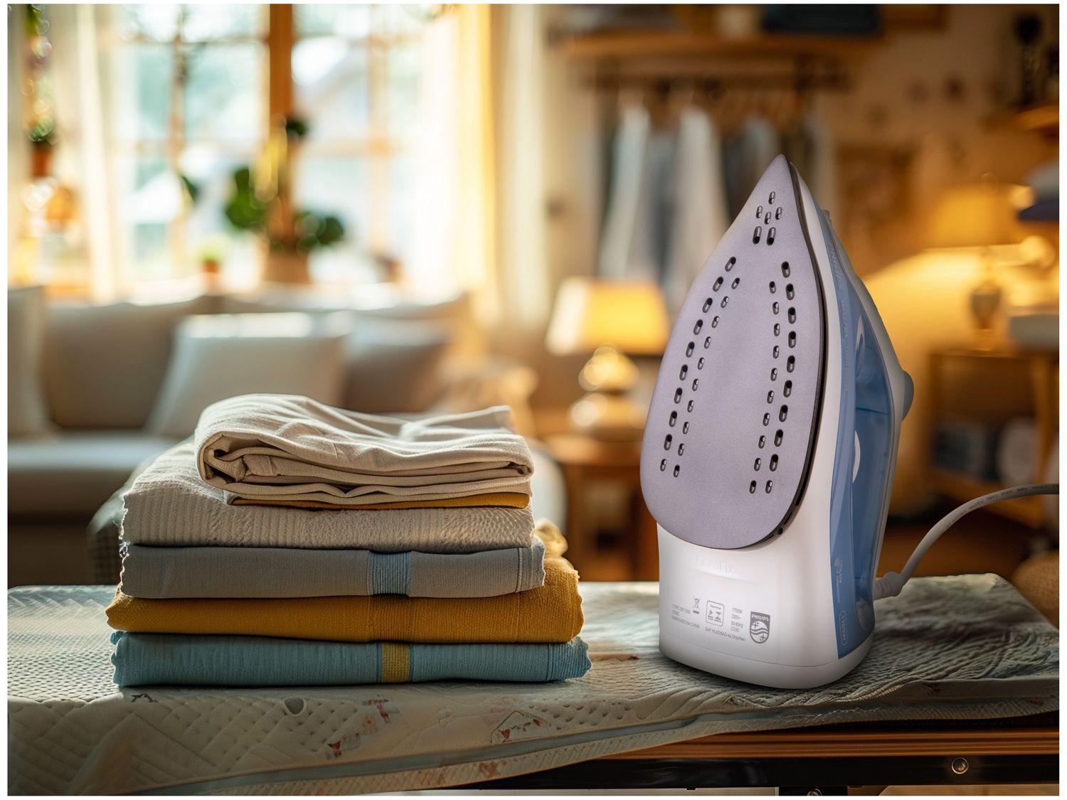 Ferro de Passar Roupa a Vapor Philips Walita 1000 Series DST1050/20 Branco e Azul