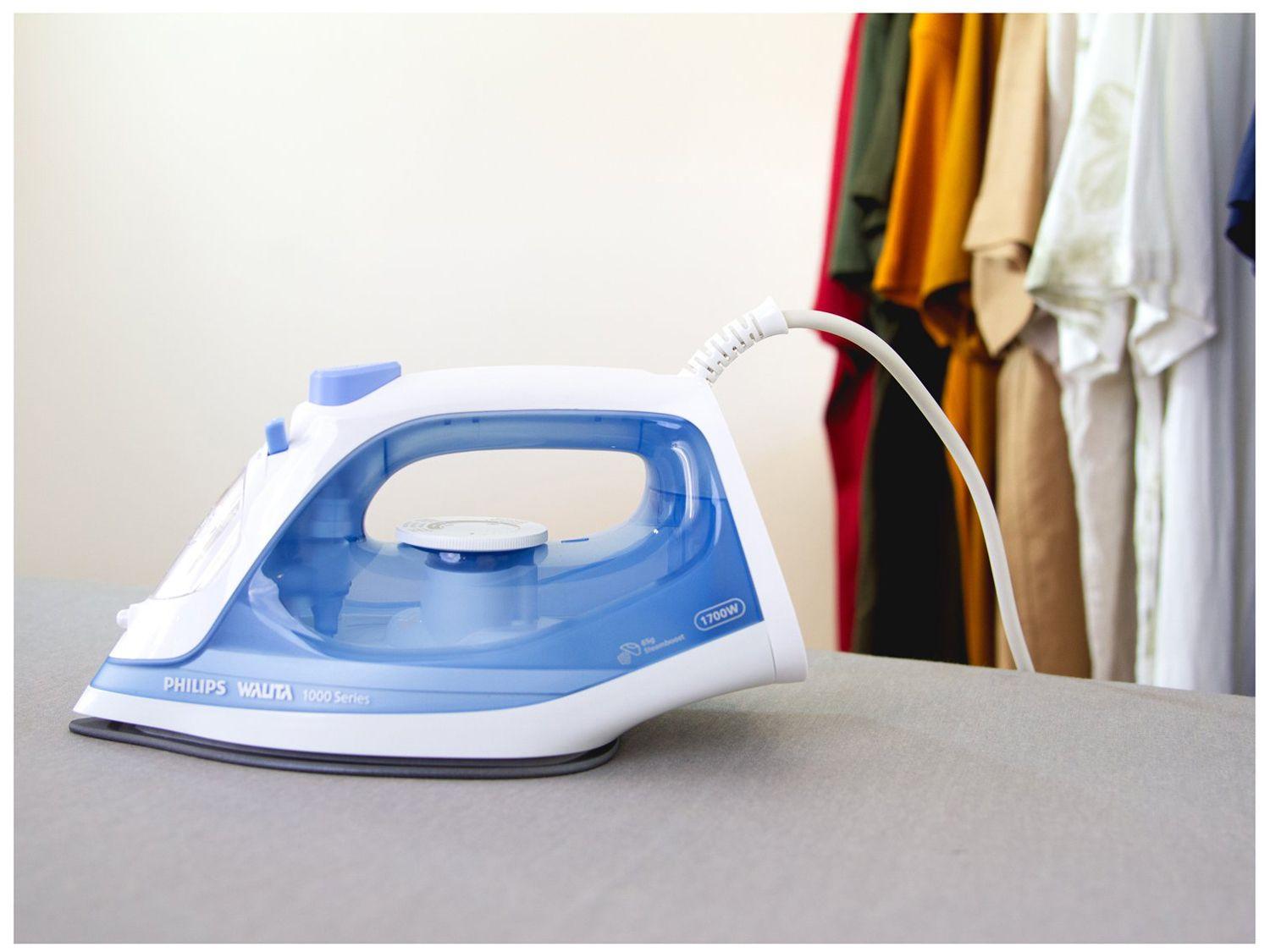 Ferro de Passar Roupa a Vapor Philips Walita 1000 Series DST1050/20 Branco e Azul