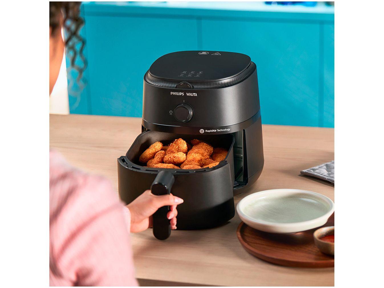 Transforme sua cozinha com a Airfryer Série 1000 XL da Philips Walita! Prepare alimentos crocantes, saborosos e saudáveis com até 90% menos gordura. Com capacidade XL, ela é perfeita para toda a família, fácil de usar, limpar e extremamente versátil. Leve mais praticidade, saúde e sabor para o seu dia a dia agora mesmo!
