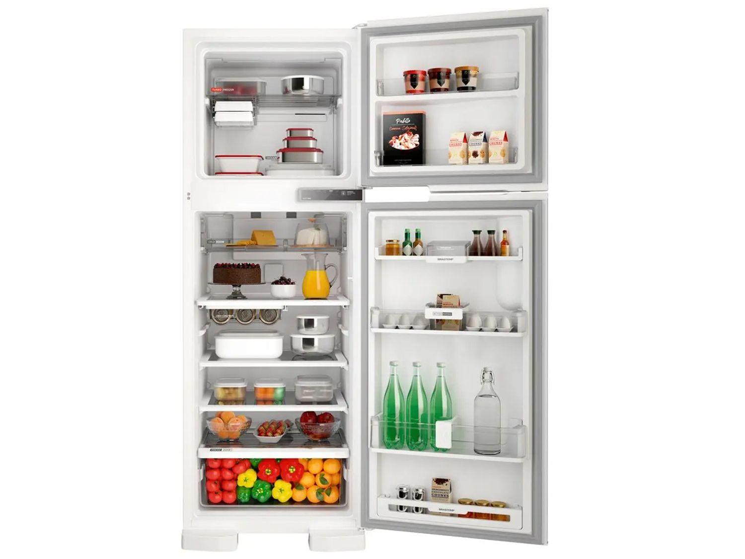 Geladeira Brastemp BRM44HB — interior organizado com prateleiras reguláveis e compartimento Extrafrio