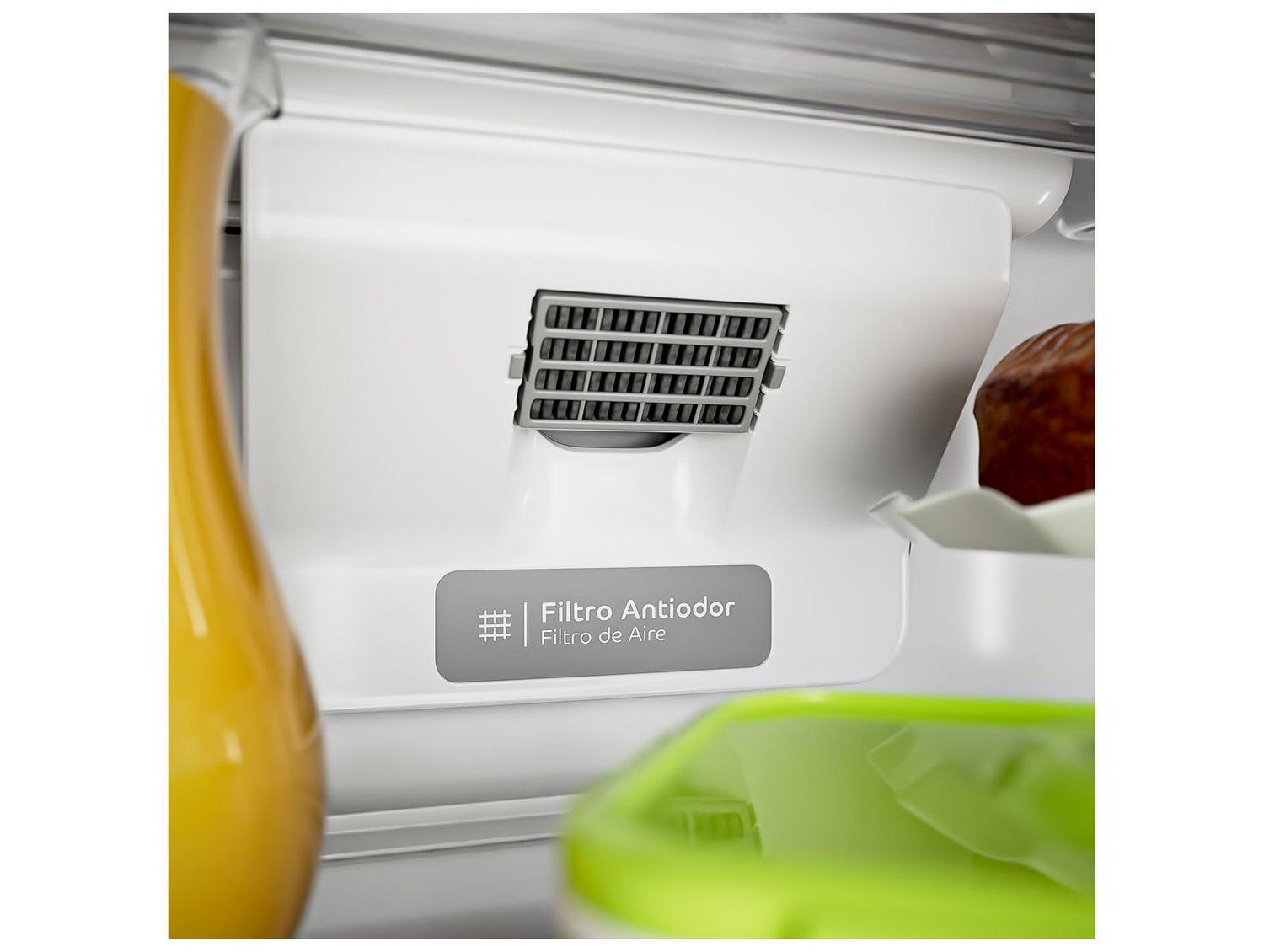 Close-up do filtro anti-odor do refrigerador Consul, com a inscrição "Filtro Antiodor | Filtro de Aire" visível em um compartimento branco.