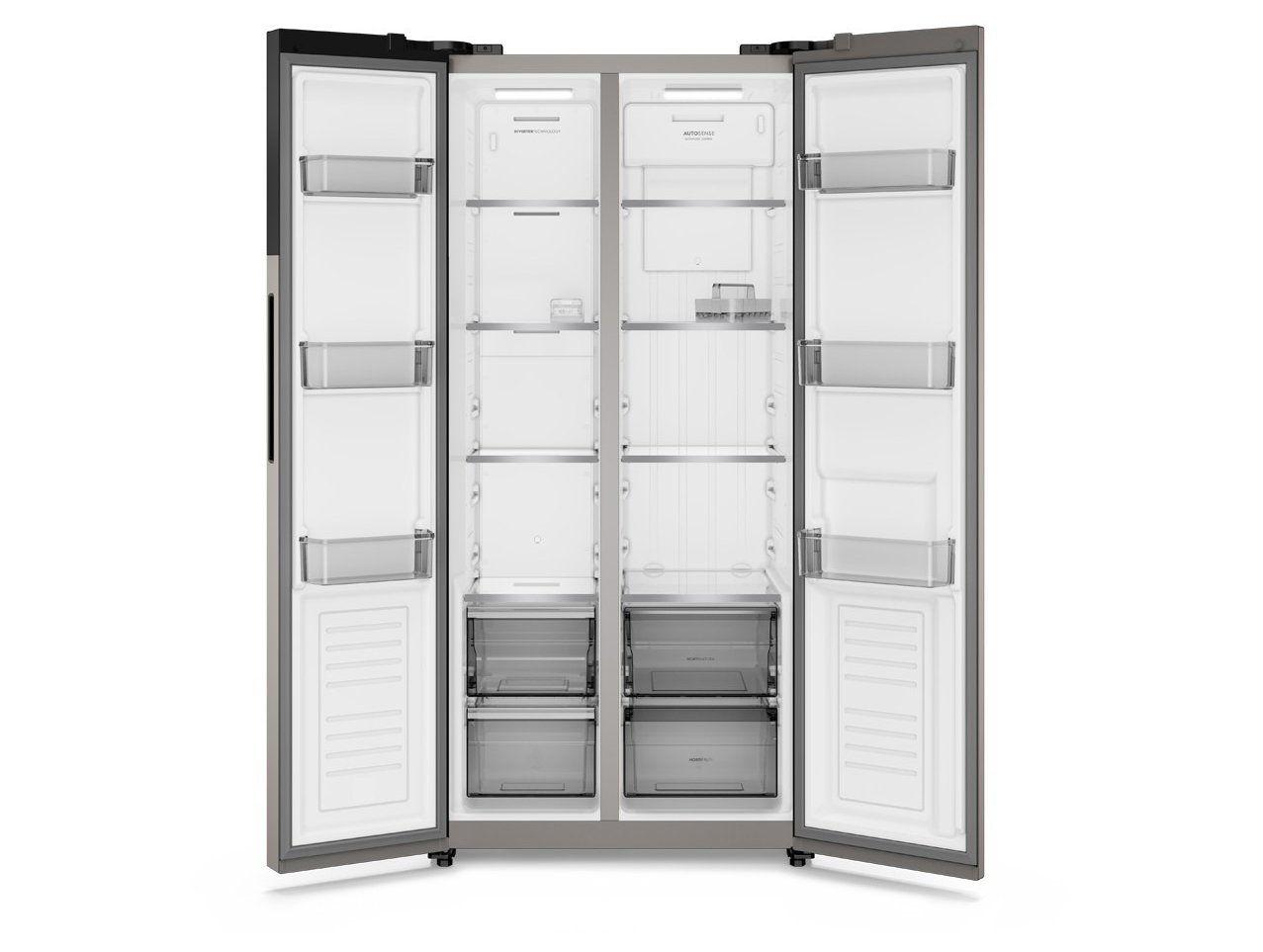 Interior espaçoso da geladeira Electrolux com prateleiras e gavetas organizadoras