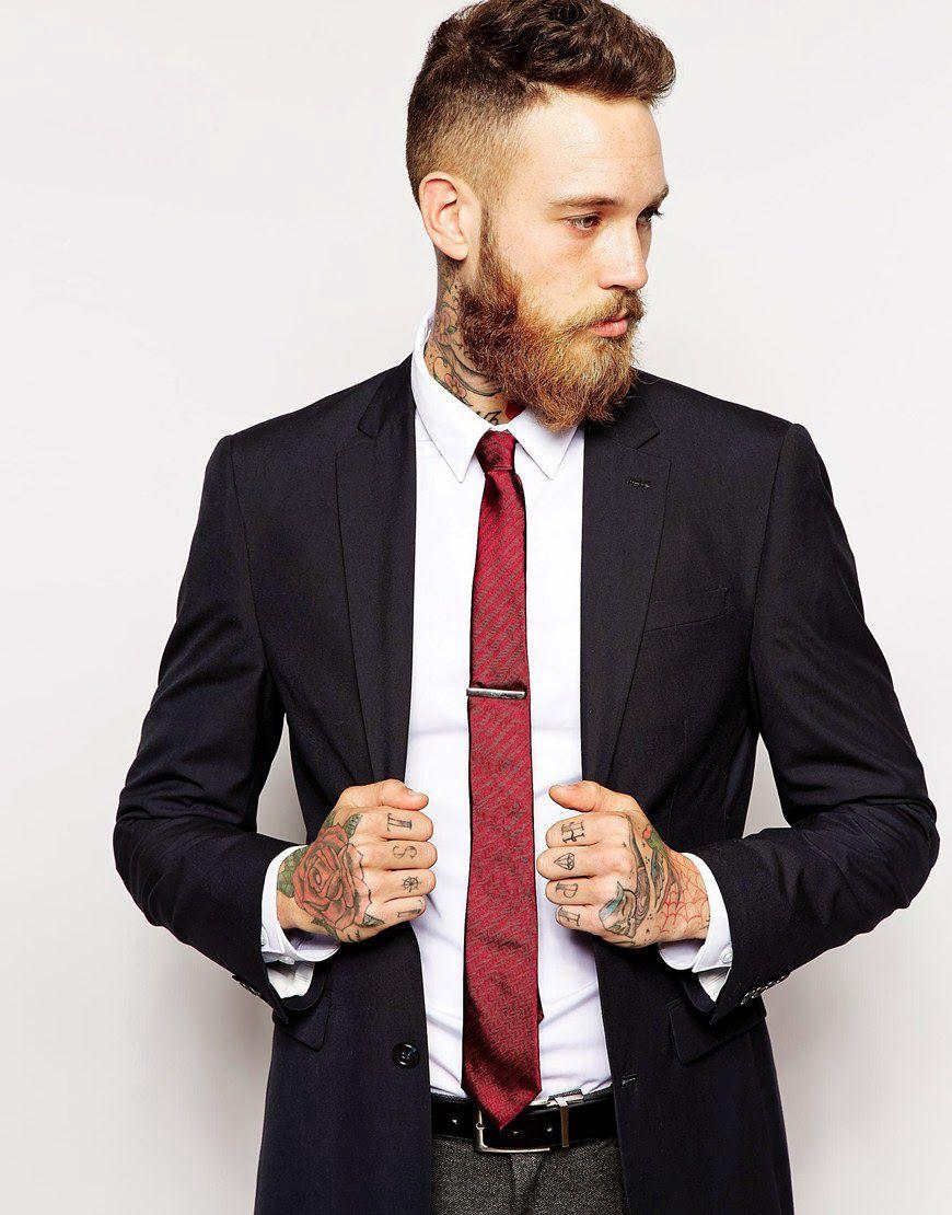 terno preto com gravata bordo