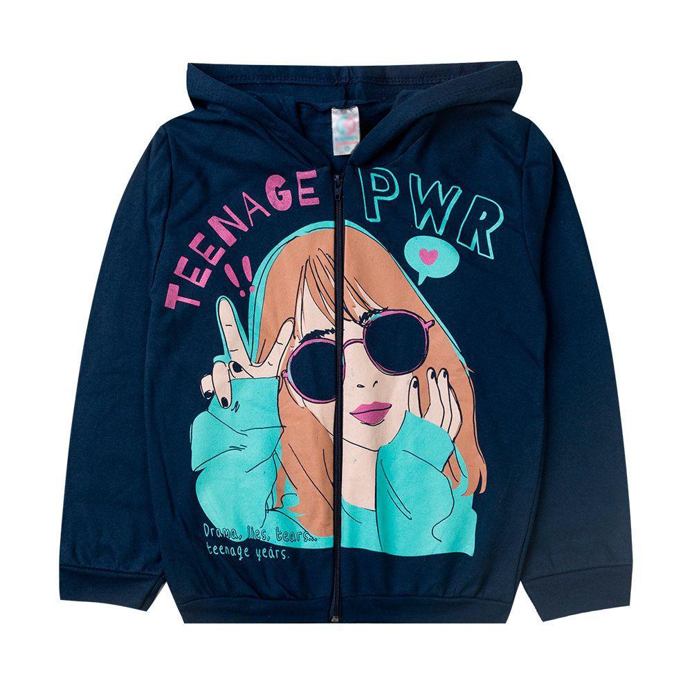 red lipstick and a moletom com capuz