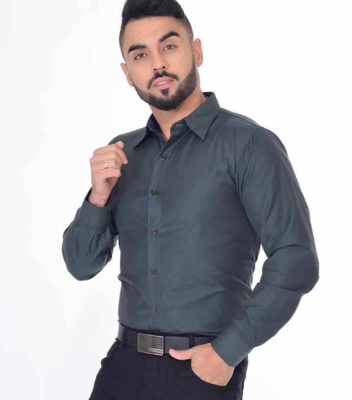 camisa verde com gravata